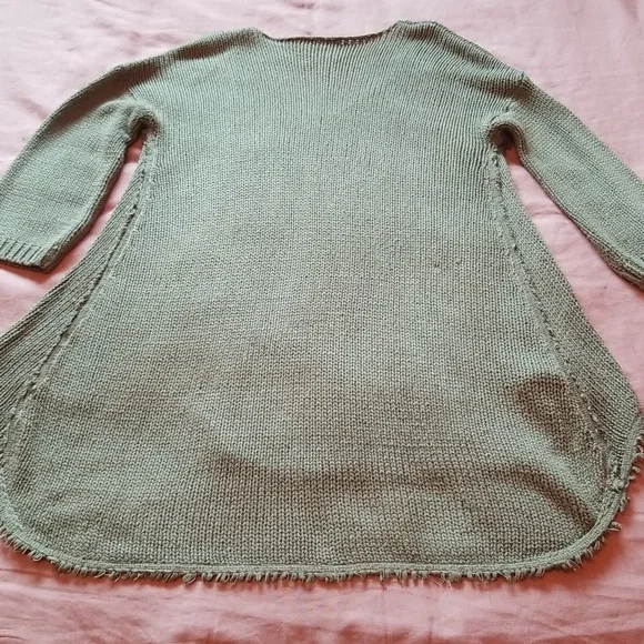 Pullover V-Neck Sweater - Picture 7 of 11